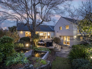 URBAN OASIS WITH SPACE & STYLE