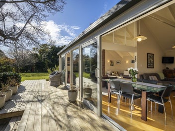 URBAN OASIS WITH SPACE & STYLE