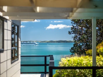 Panoramic Paradise: A Waterfront Canvas