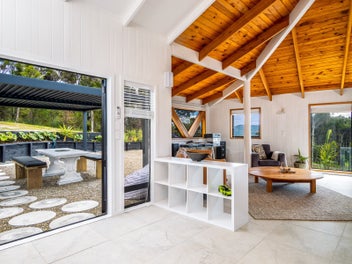 Stunning Coastal Retreat