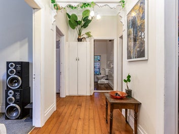 Home & Income in Top Location!