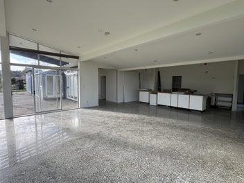 SIZE MATTERS - 260M2! – FOR REMOVAL/SALE – HHR263