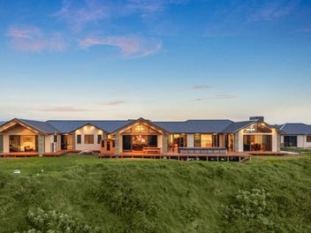 NEAR NEW ELEVATED ELEGANCE + SEPARATE DWELLING