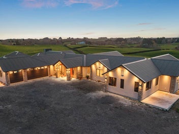 NEAR NEW ELEVATED ELEGANCE + SEPARATE DWELLING