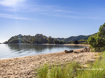 Prime Coastal Section in Beautiful Ligar Bay