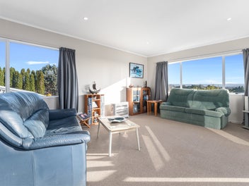 Single level living with stunning views
