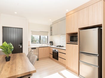 Modern Comfort, Low Maintenance and Freehold!