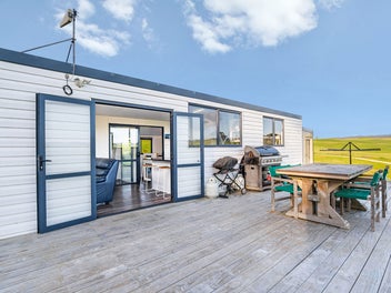 Charming 1 Bedroom Cabin with Rural Views