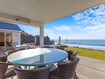 STUNNING EXECUTIVE FAMILY BEACHFRONT