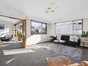 Great Location – Spacious Townhouse - Offers inv