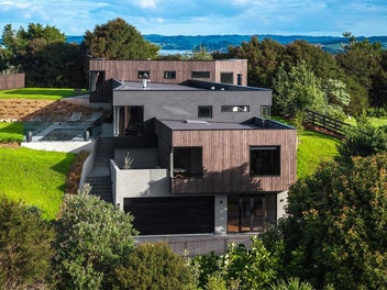 RURAL SETTING AND A COASTAL LIFESTYLE WITH A LIFE