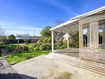 TEAM LEWIS - CUTE HOME CLOSE TO CBD