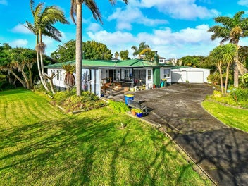 3 bedroom home on 2352m2 section