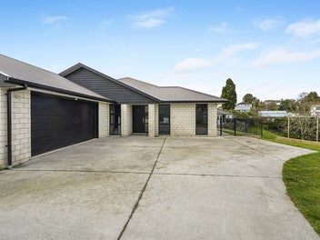 Modern 4BR Brick - With Rural Views
