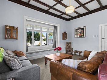 Prime Napier Location with determined owner!