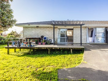 2 Bedroom + 1 utility Papatoetoe