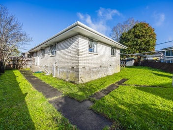 2+1 BRICK IN PAPATOETOE, HOT!