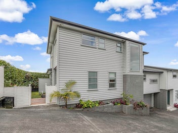 Spacious Modern Home in Rangi Zone with Seaview