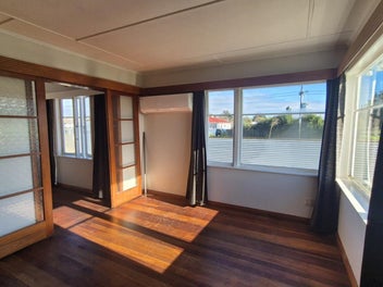 Vendor will consider all offers over $280,000!