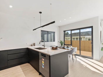 Modern Coastal Living in Macleans Zone!