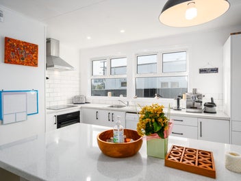 Double Glazed, Large Family Home