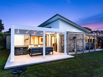 Big Section, Bigger Lifestyle — Move in and Enjoy