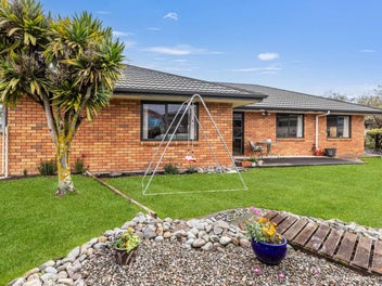 Cul-De-Sac Family Home! Reduced to sell!