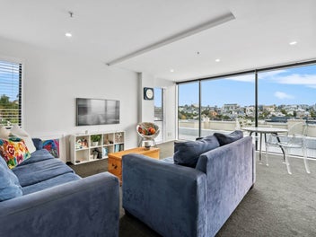 Affordable Apartment - Prime Parnell Position!
