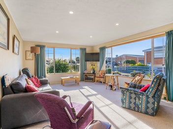 Warm, welcoming & well-located