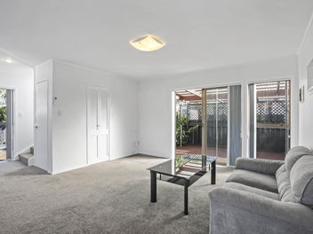 Best Value 4-Bedroom Beside Walkway!