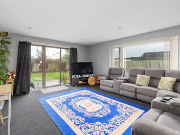 Spacious, Modern Easy-Care Family Home