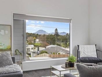 MODERN, LOW MAINTENANCE & BREATHTAKING VIEWS
