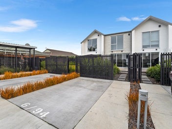 Stylish, Spacious & Immediately Available