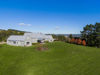 ELEGANT FRENCH COUNTRY STYLE HOME - EXPANSIVE ...