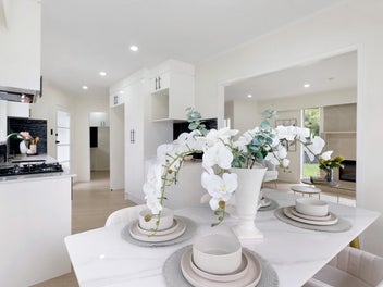 Beautifully renovated - full of charm!