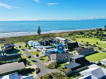 Coastal Living with Space and Sunshine Galore!