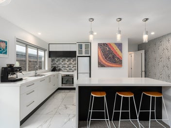 Owner Can't Keep Two Homes - It Has To Go!