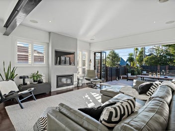 Mid-Century Oasis in the Bays