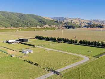 Contemporary style, mountain views, pure presence