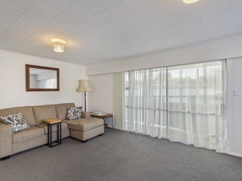SUPER TIDY 2 BEDROOM UNIT