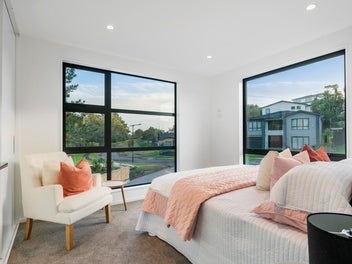 Luxury Brand New Located In Pharlap Drive