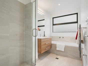 Luxury Brand New Located In Pharlap Drive