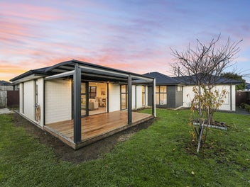 #THEDAY PERFECT FAMILY OASIS : MUST BE SOLD!