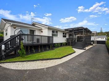 Your Dream Home Awaits – 2 home on one Title