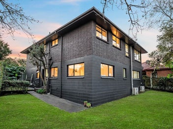 Solid 1980's Big House