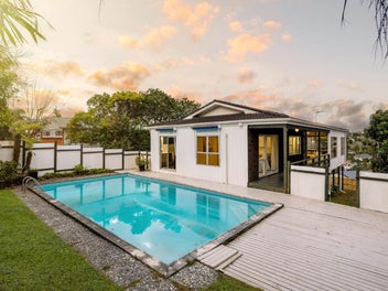 Spacious Westlake Family Oasis with Pool