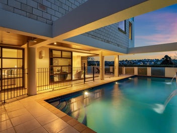 Two residences, one exceptional address