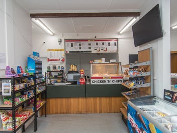 St Andrews store - live, work & earn