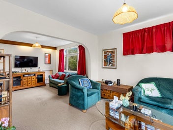 Location, Convenience & Plenty of Parking