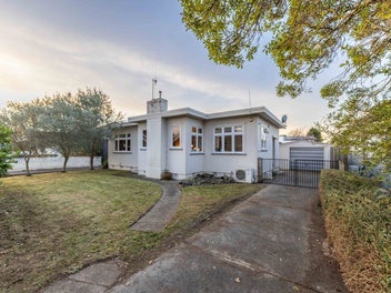 BANK SAYS SELL – URGENT HOKOWHITU OPPORTUNITY